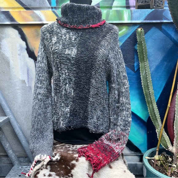 Unique Deconstructed TSE Sweater - Picture 15 of 16